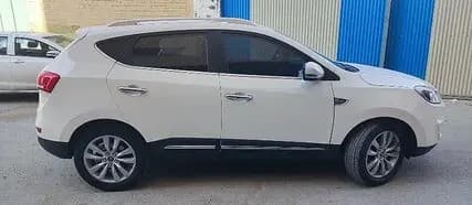 نقد و بررسی بیرون خودرو